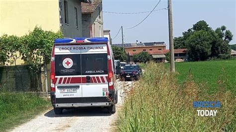 Pompiano, si dà fuoco in un campo: muore in ospedale